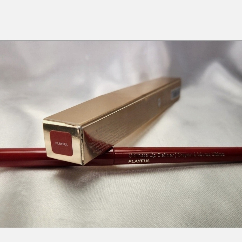 BECCA PLAYFUL LIP DEFINER